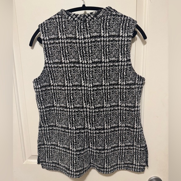 CLEO Plaid Textured Shell Top Size M🤍 - Picture 2 of 8